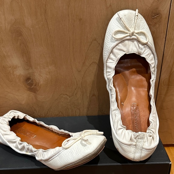BCBG Shoes - BCBG Cream Leather Flats with Bow